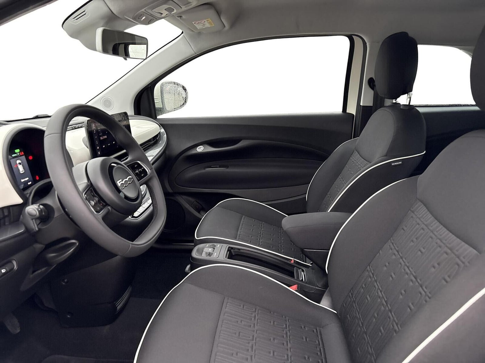 Hvid Fiat 500e fra 2024