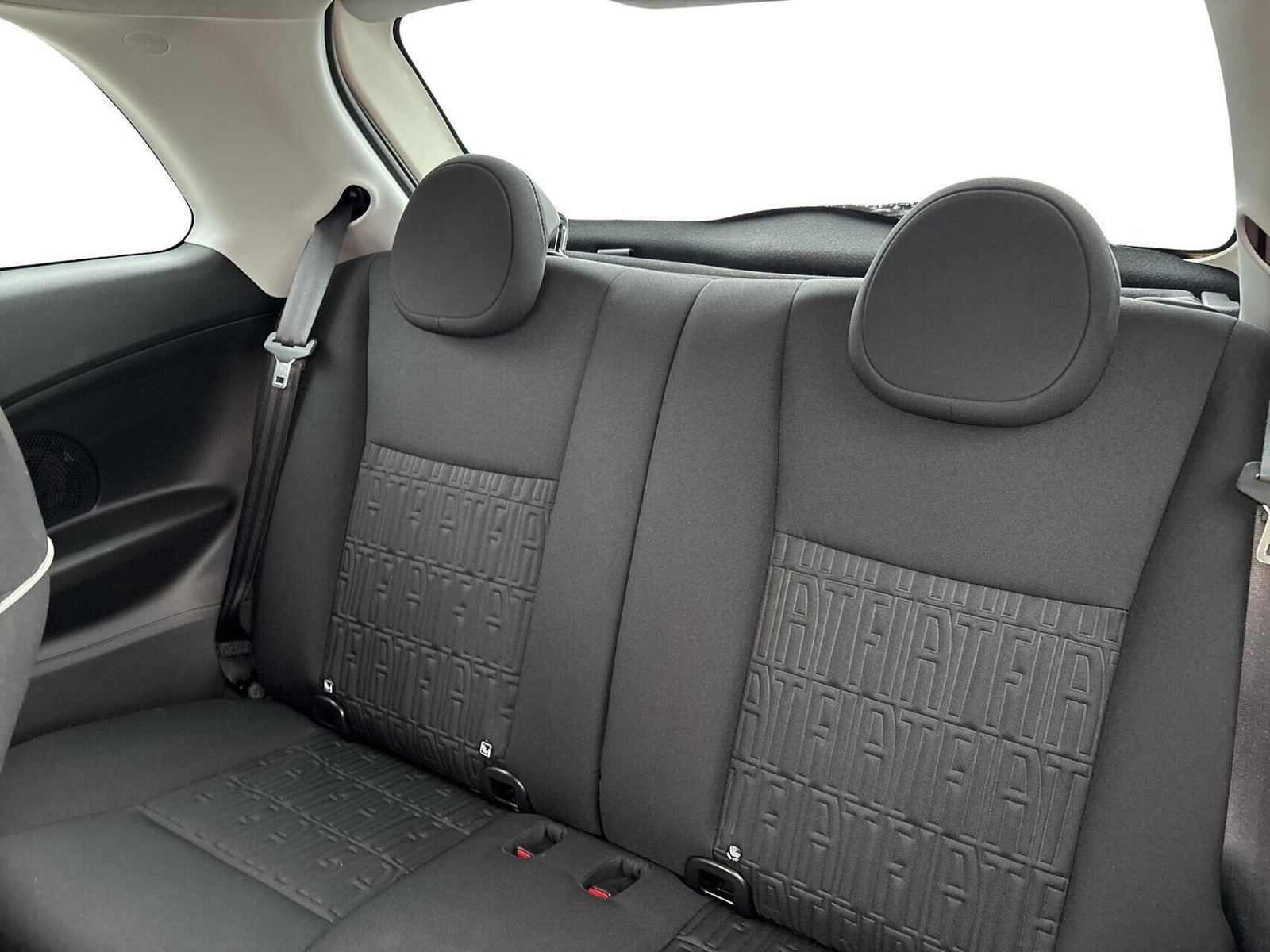 Hvid Fiat 500e fra 2024