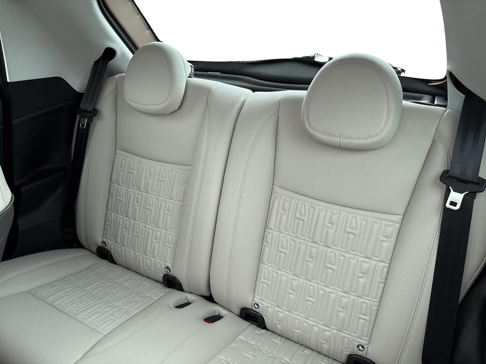 Gul Fiat 500e fra 2023