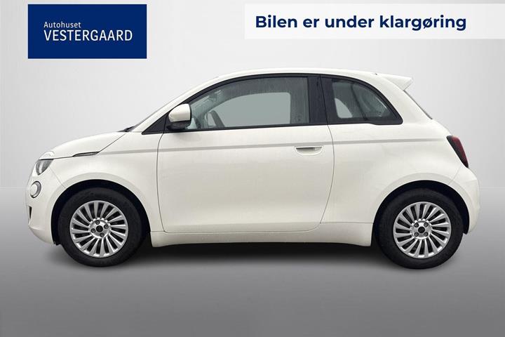 Hvid Fiat 500e fra 2023