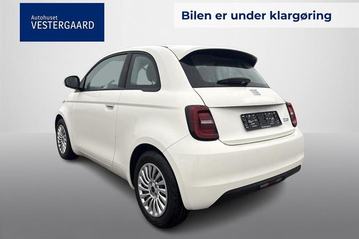 Hvid Fiat 500e fra 2023