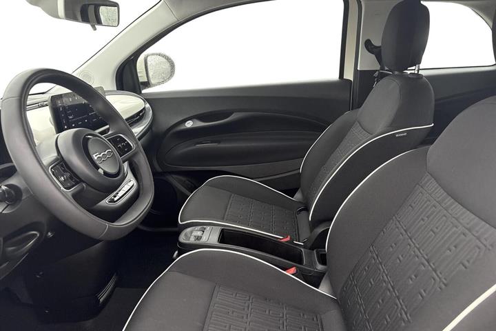 Hvid Fiat 500e fra 2023