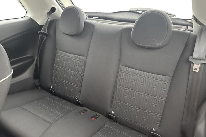 Hvid Fiat 500e fra 2023