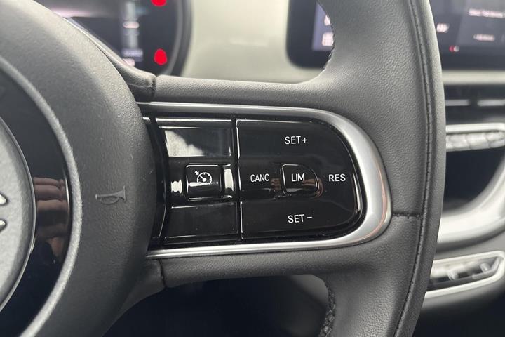 Hvid Fiat 500e fra 2023