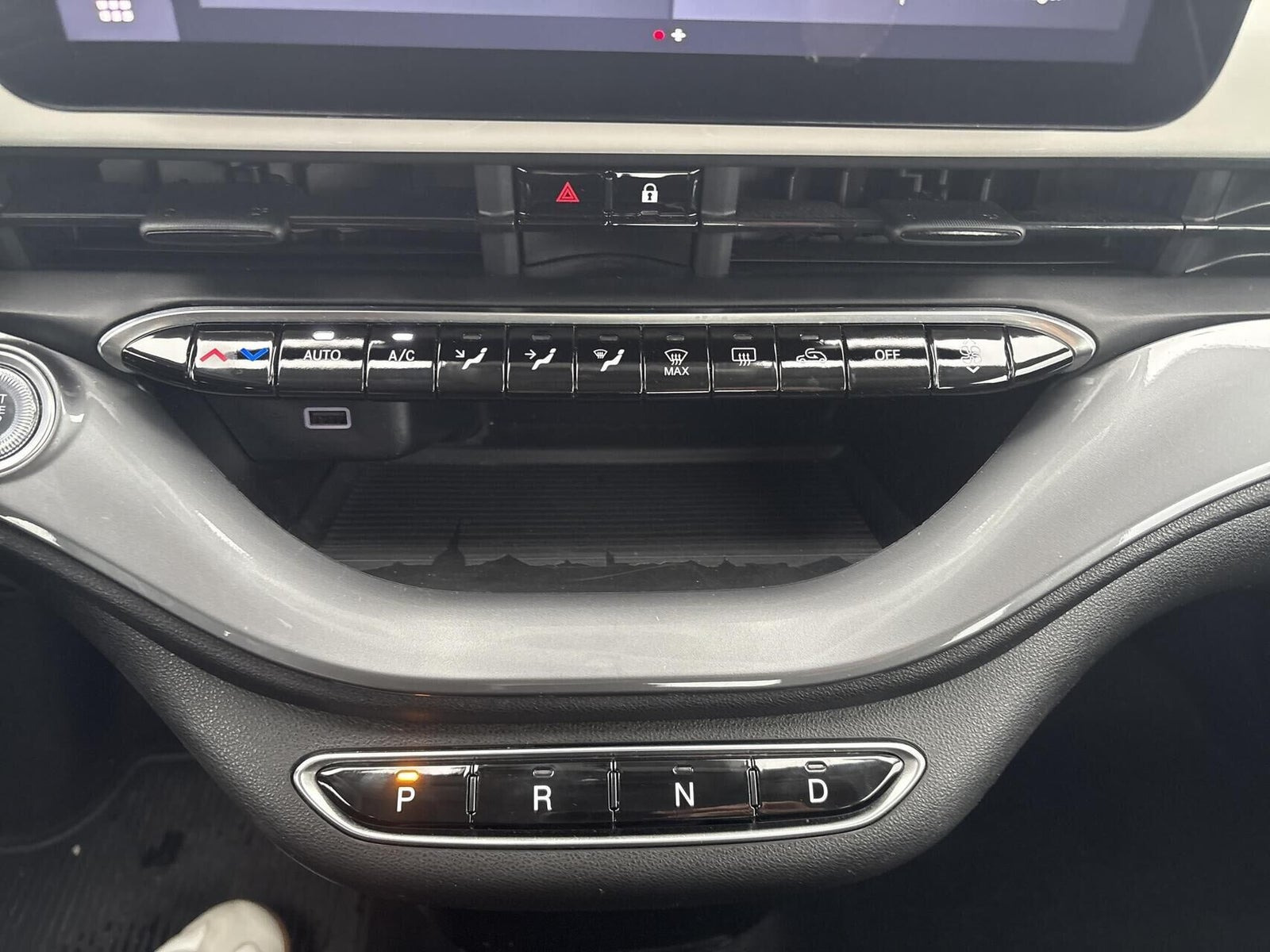 Hvid Fiat 500e fra 2023