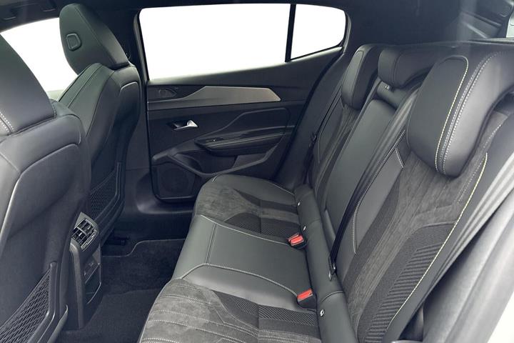 Hvid Peugeot e-408 fra 2026