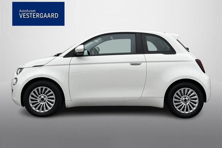 Hvid Fiat 500e fra 2023