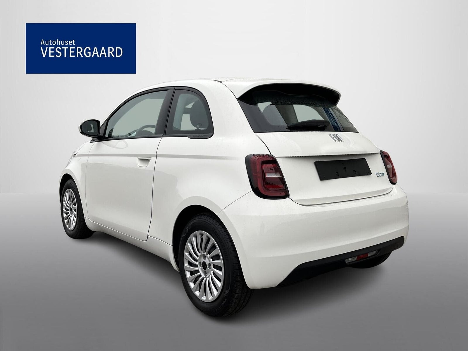 Hvid Fiat 500e fra 2023