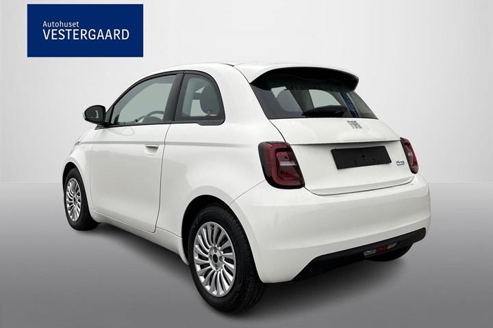 Hvid Fiat 500e fra 2023