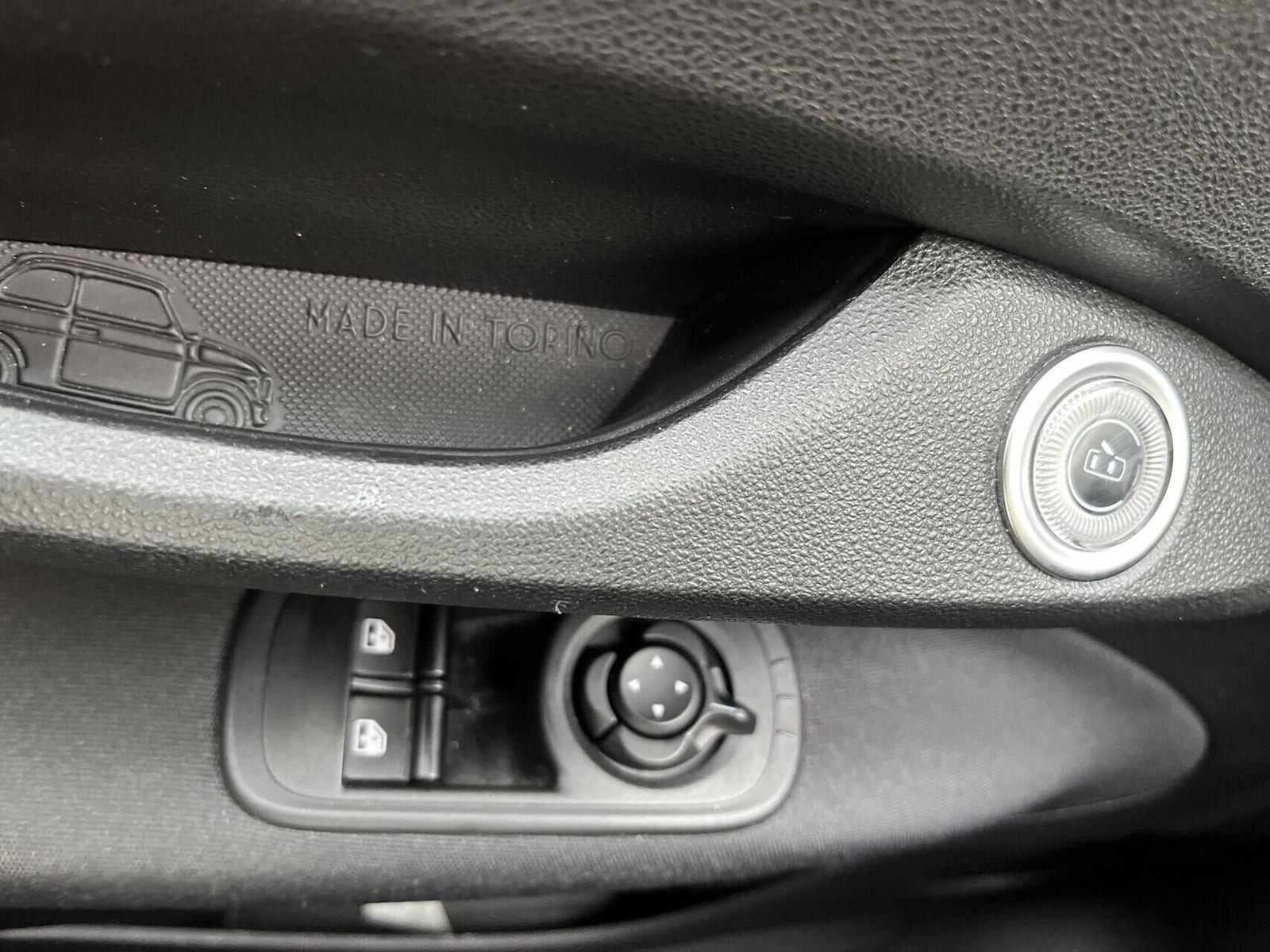 Hvid Fiat 500e fra 2023
