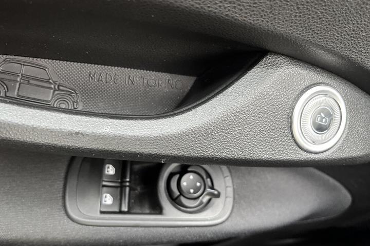 Hvid Fiat 500e fra 2023