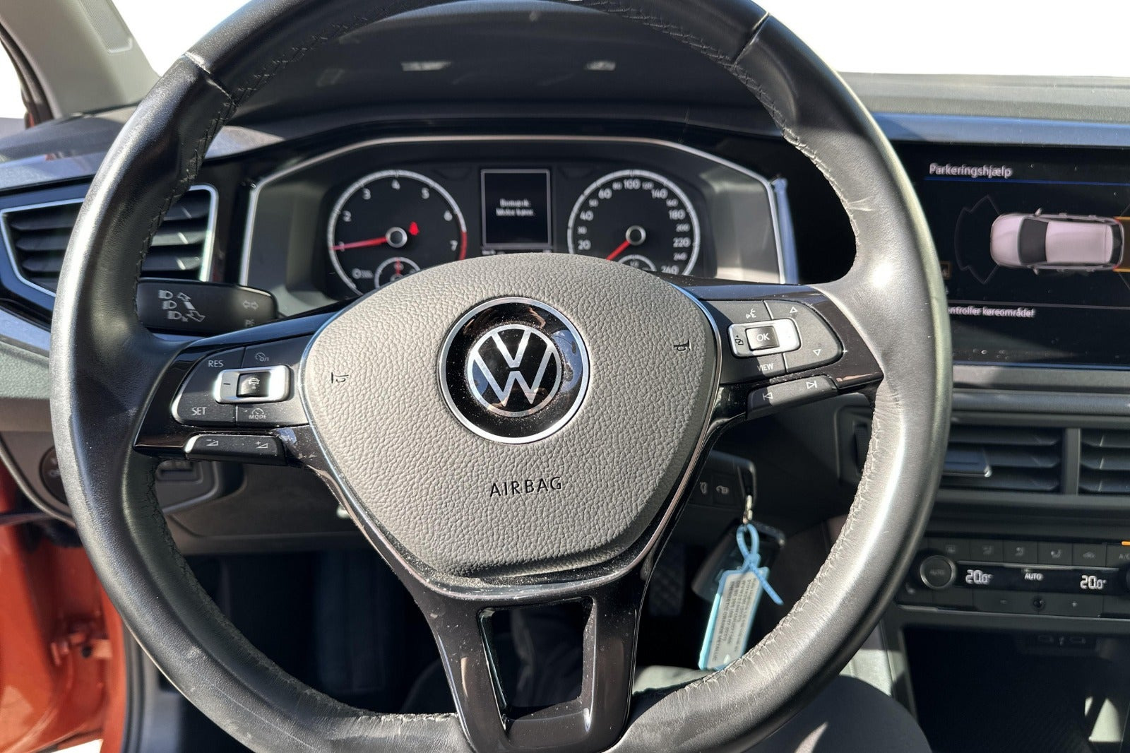 Orange VW Polo fra 2021