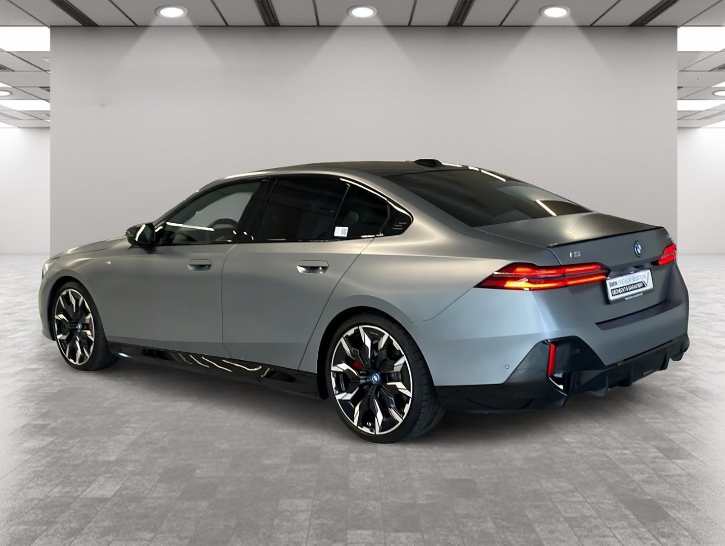 Grå BMW i5 fra 2024
