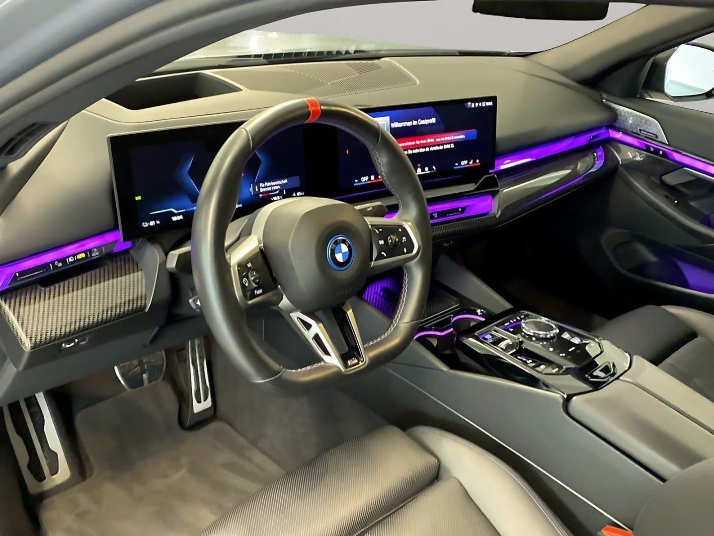 Grå BMW i5 fra 2024