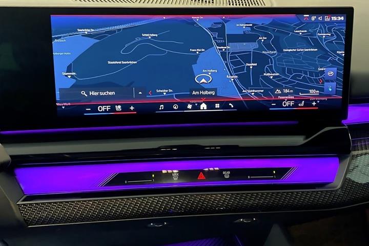 Grå BMW i5 fra 2024