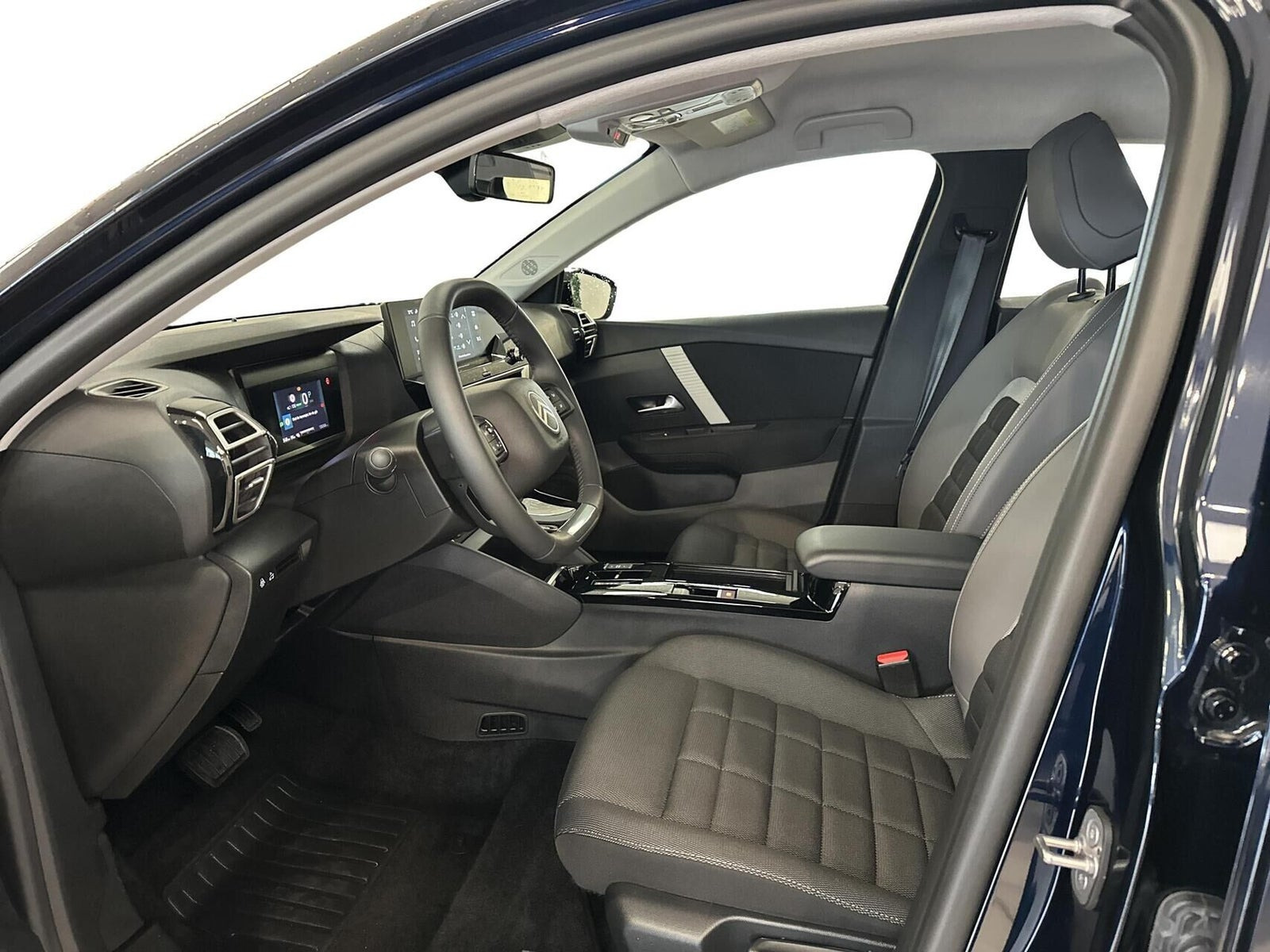 Sort Citroën ë-C4 X fra 2024