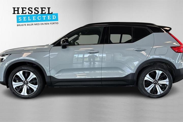 Grå Volvo XC40 fra 2024