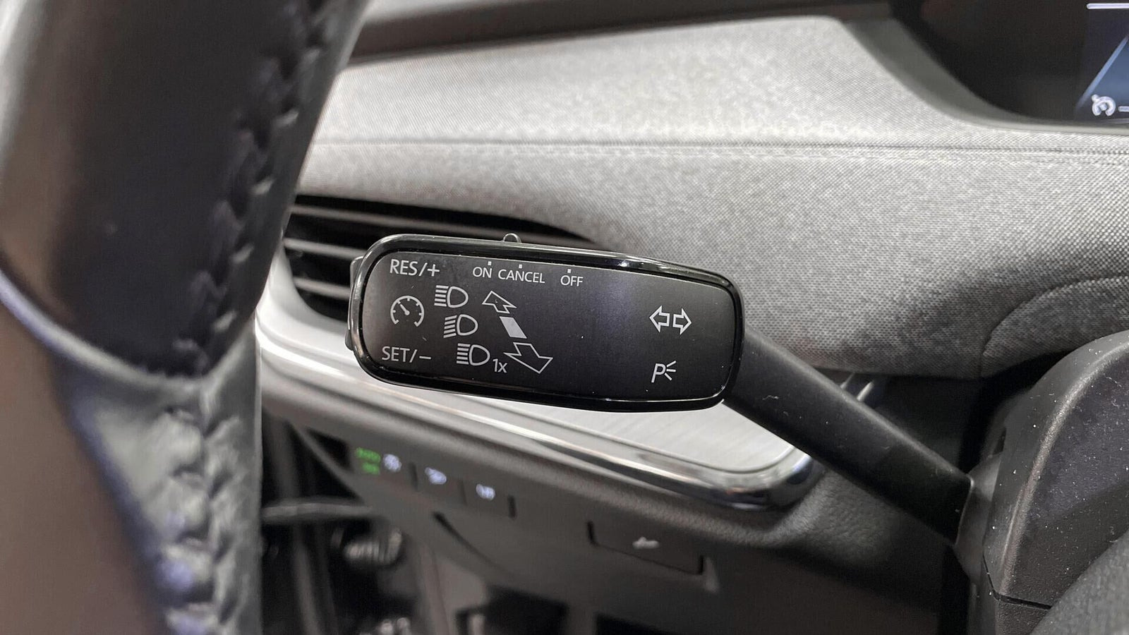 Grå Skoda Enyaq fra 2022