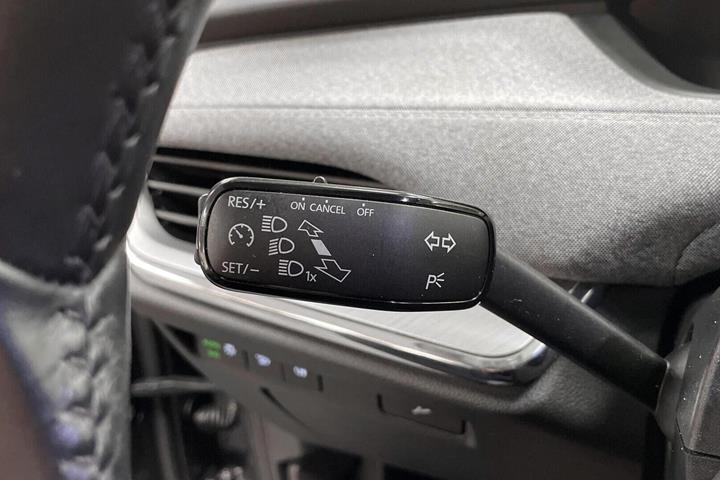 Grå Skoda Enyaq fra 2022