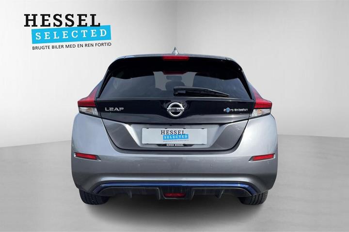 Grå Nissan Leaf fra 2022