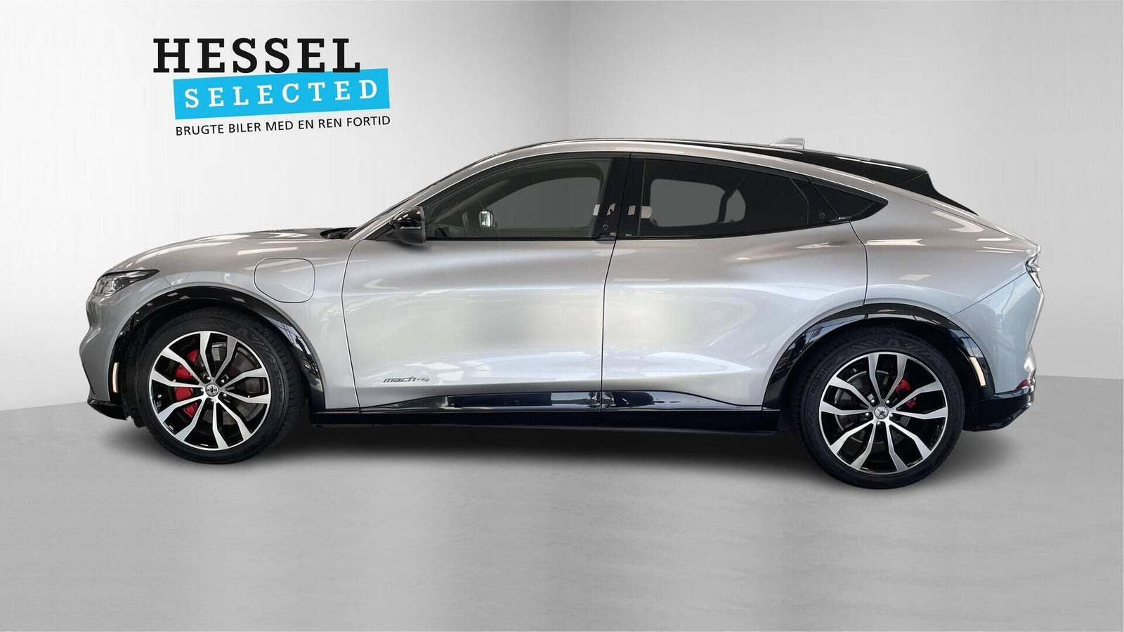 Sølv Ford Mustang Mach-E fra 2021