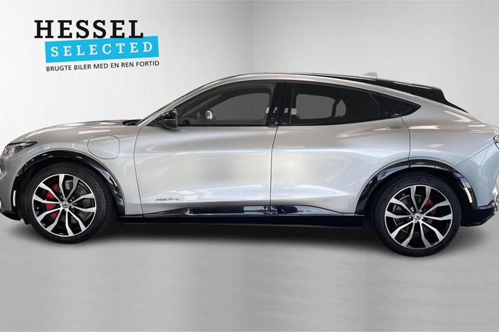Sølv Ford Mustang Mach-E fra 2021