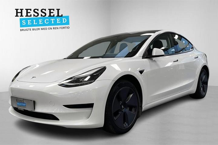 Hvid Tesla Model 3 fra 2022