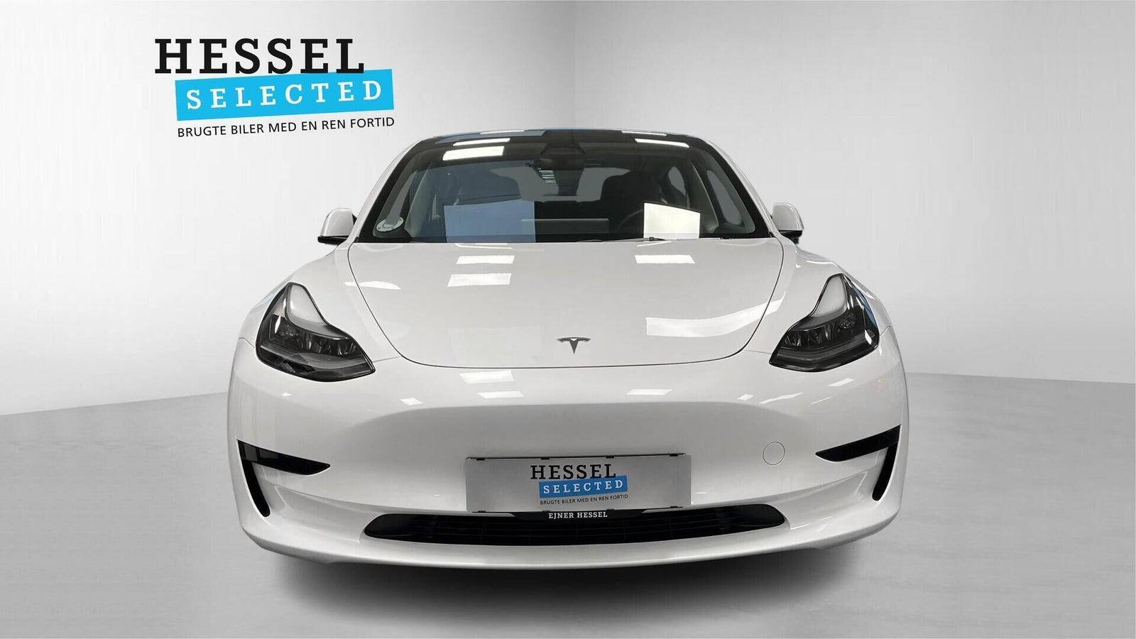 Hvid Tesla Model 3 fra 2022