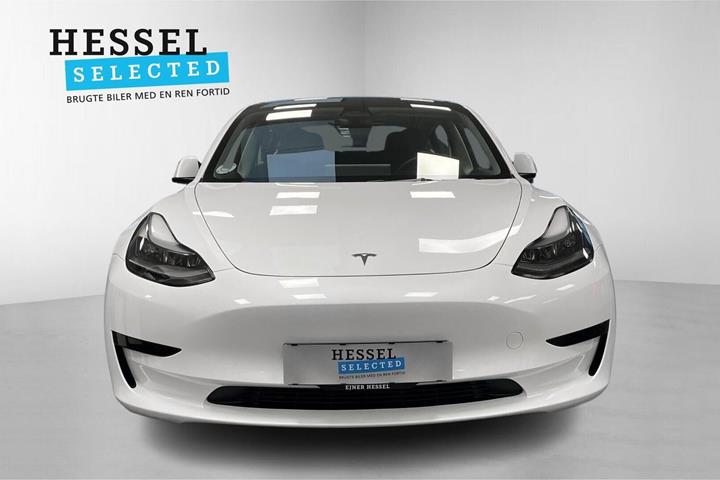 Hvid Tesla Model 3 fra 2022
