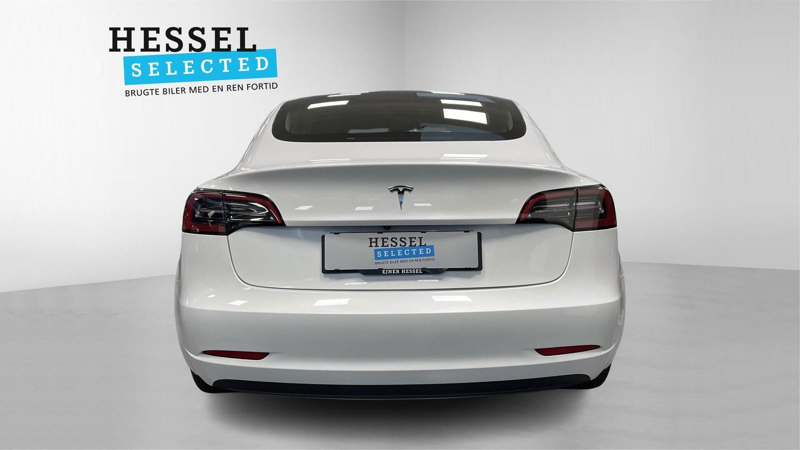Hvid Tesla Model 3 fra 2022