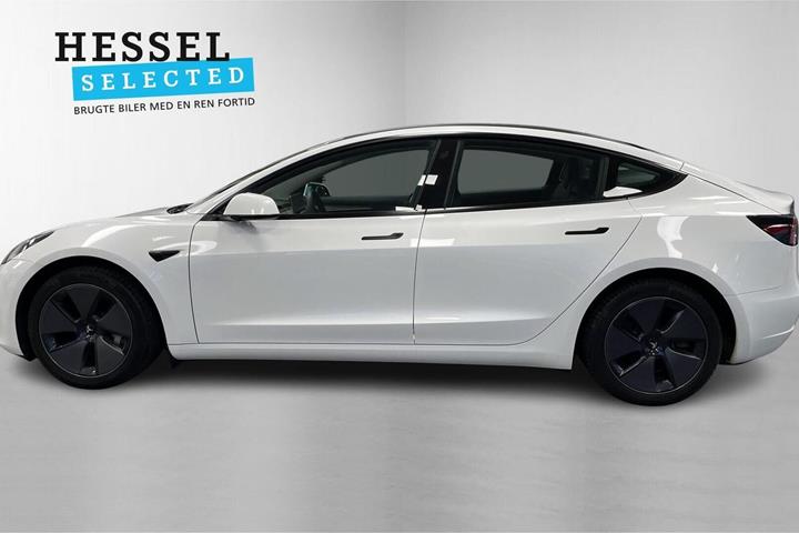 Hvid Tesla Model 3 fra 2022