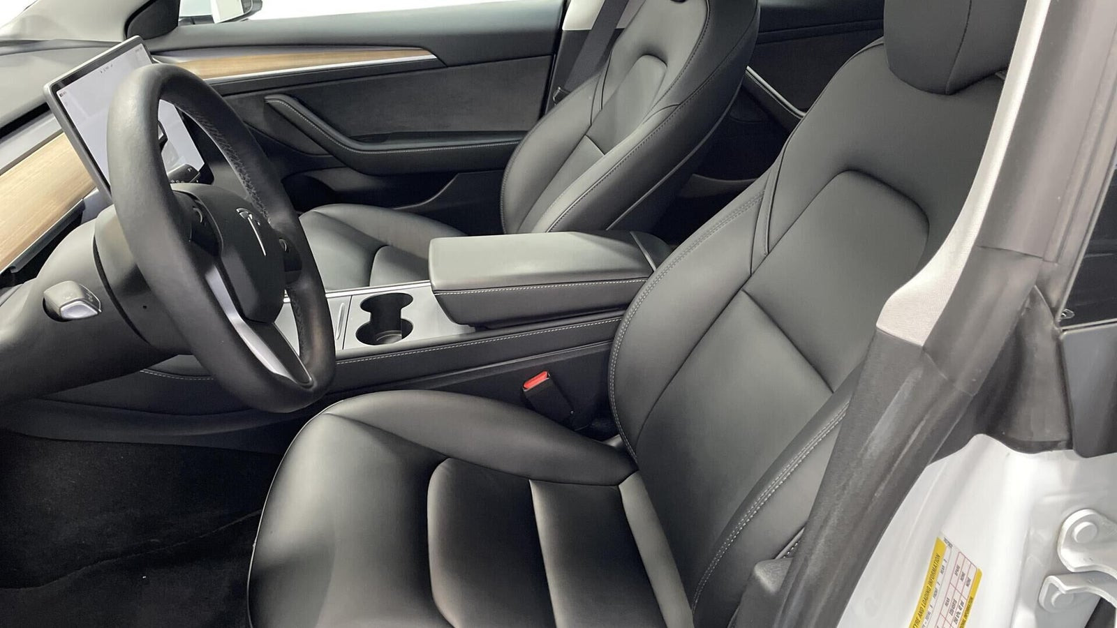 Hvid Tesla Model 3 fra 2022