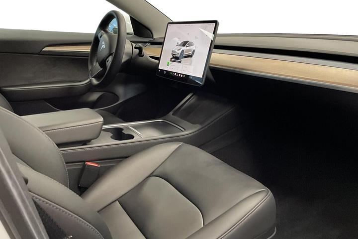 Hvid Tesla Model 3 fra 2022