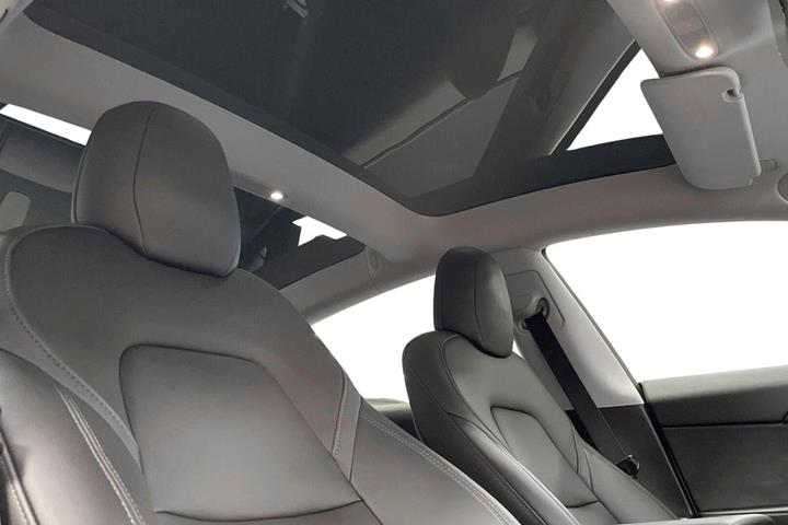 Hvid Tesla Model 3 fra 2022