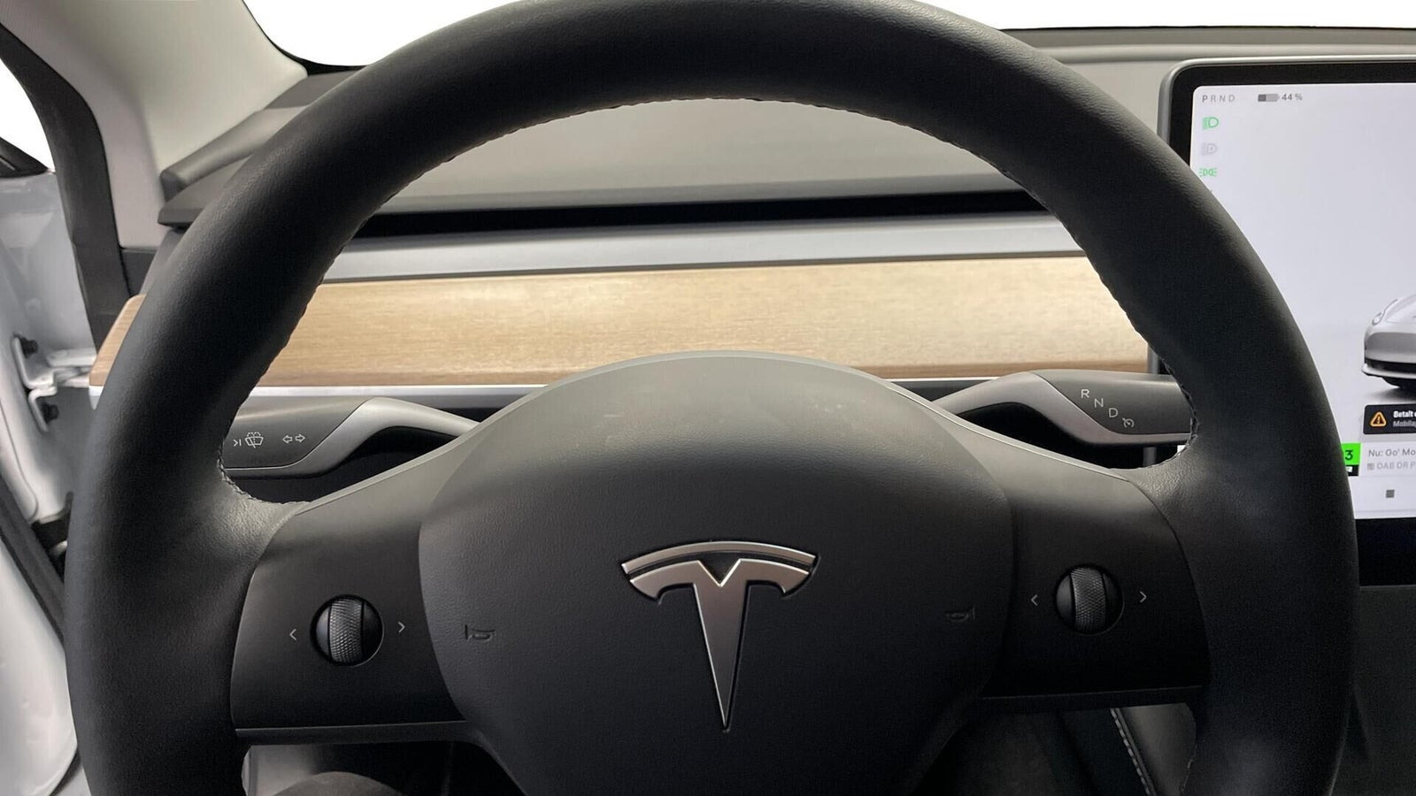 Hvid Tesla Model 3 fra 2022