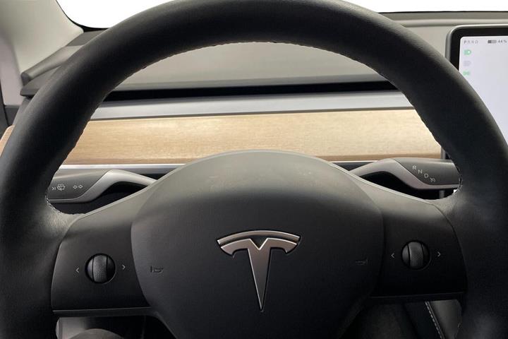 Hvid Tesla Model 3 fra 2022
