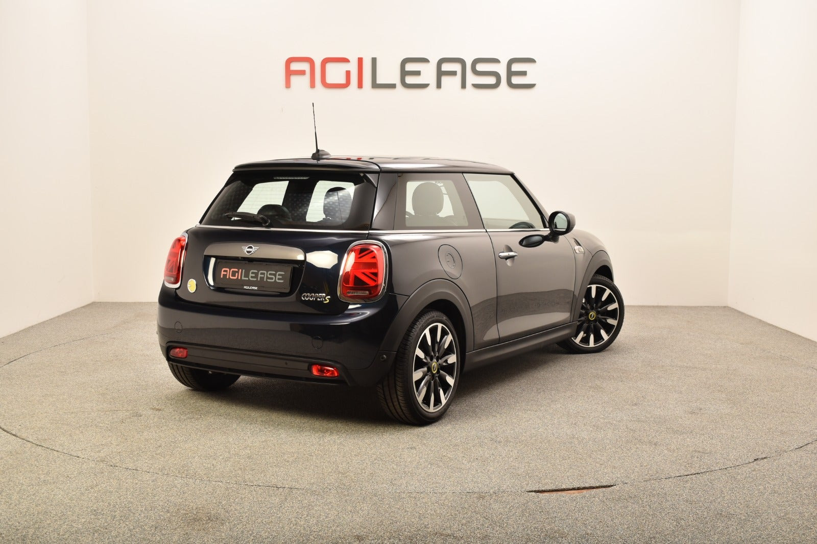 Sort Mini Cooper SE fra 2020