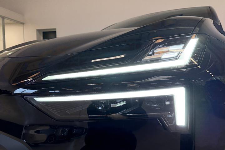 Sort Polestar 4 fra 2026