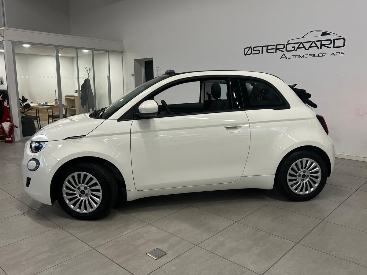 Hvid Fiat 500e fra 2023