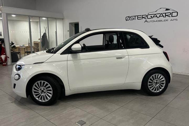 Hvid Fiat 500e fra 2023