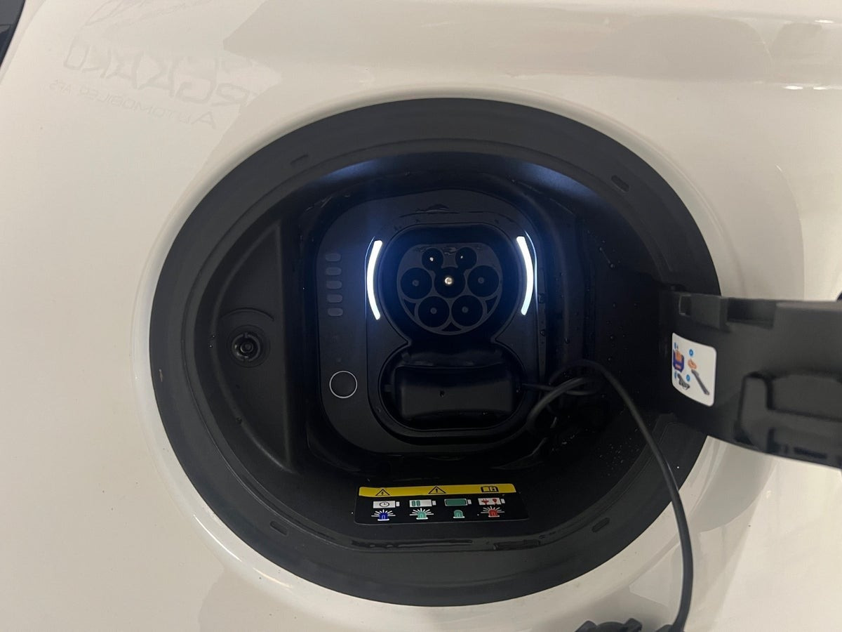 Hvid Fiat 500e fra 2023