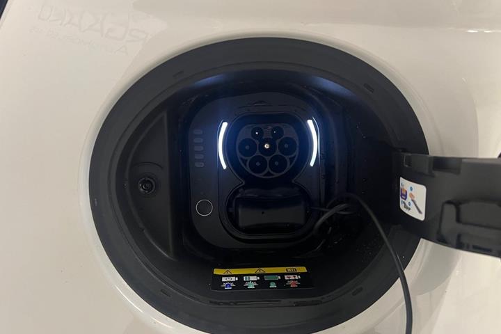 Hvid Fiat 500e fra 2023