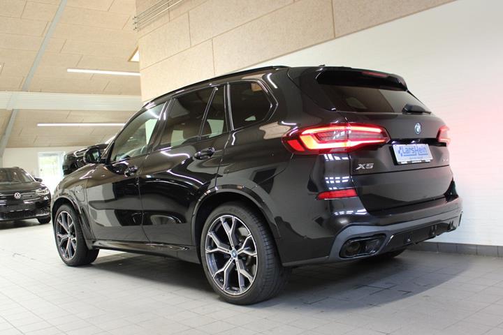 Sort BMW X5 fra 2023