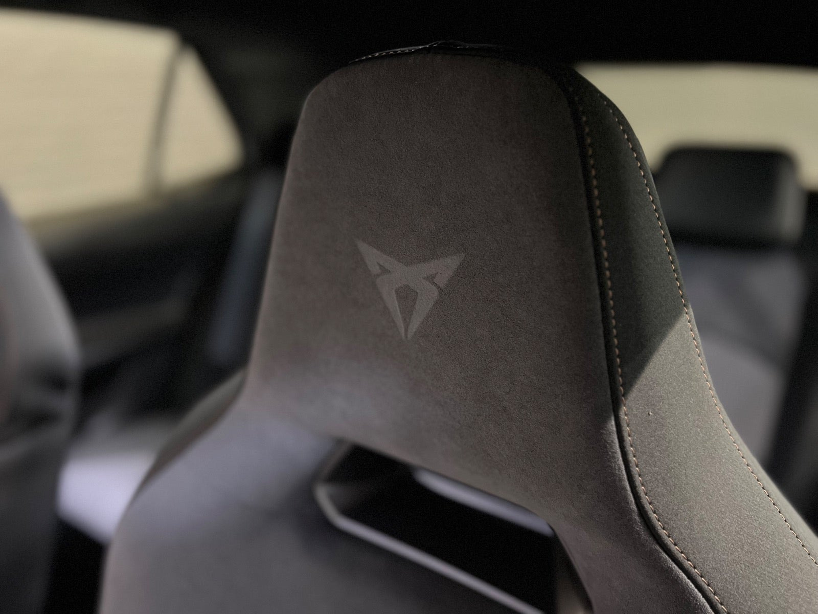 Grå Cupra Born fra 2024