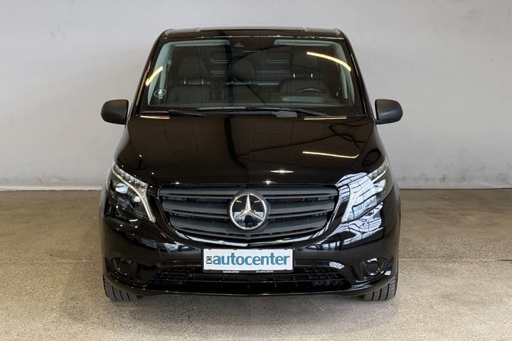 Sort Mercedes Vito 114 fra 2023