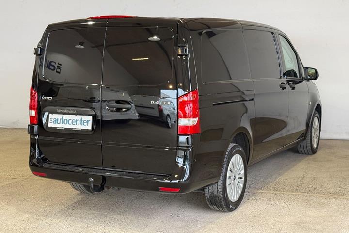 Sort Mercedes Vito 114 fra 2023
