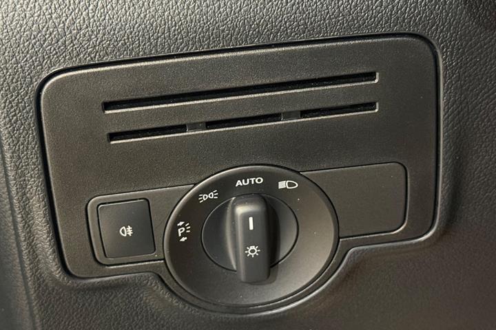 Sort Mercedes Vito 114 fra 2023