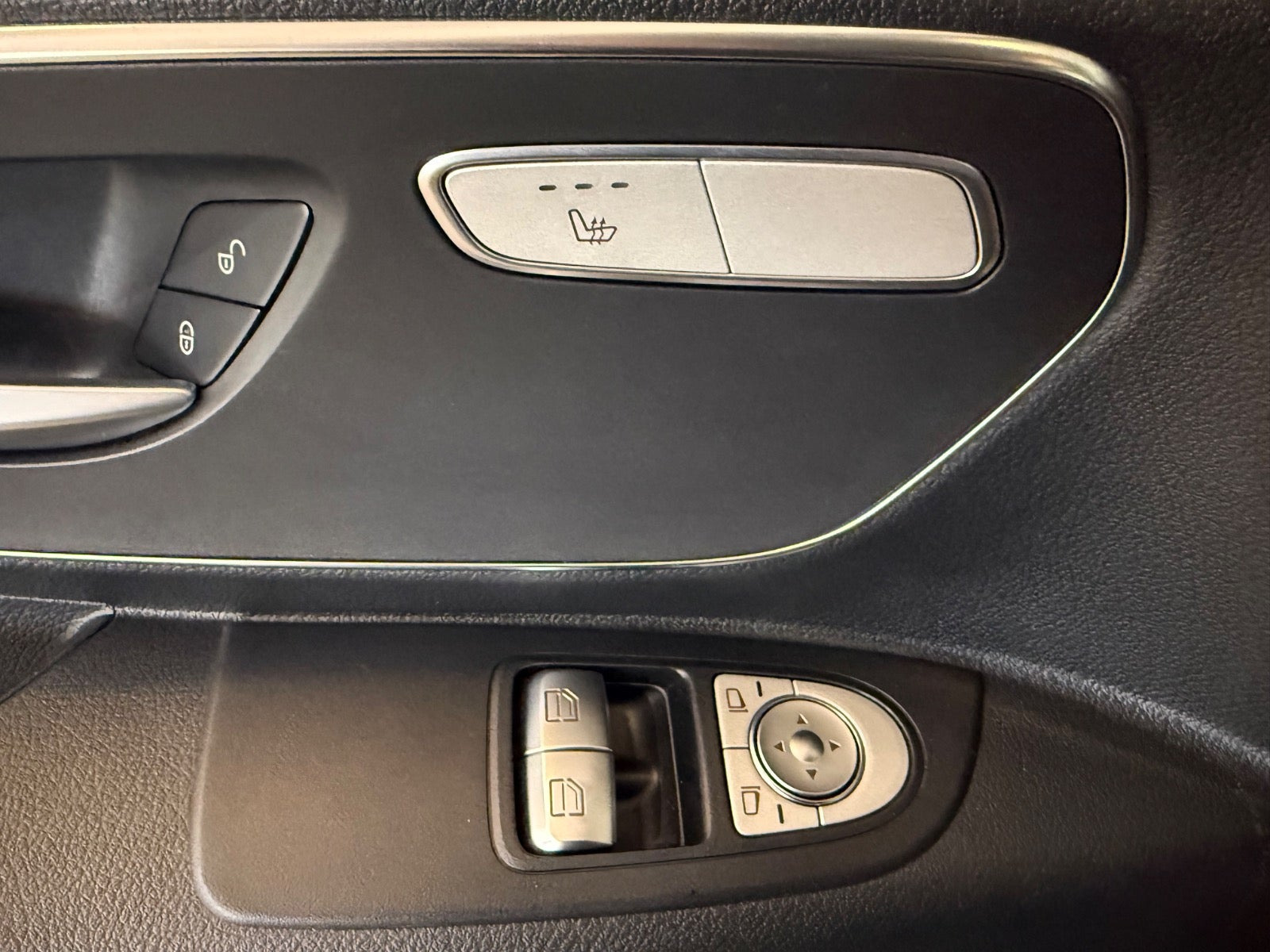 Sort Mercedes Vito 114 fra 2023