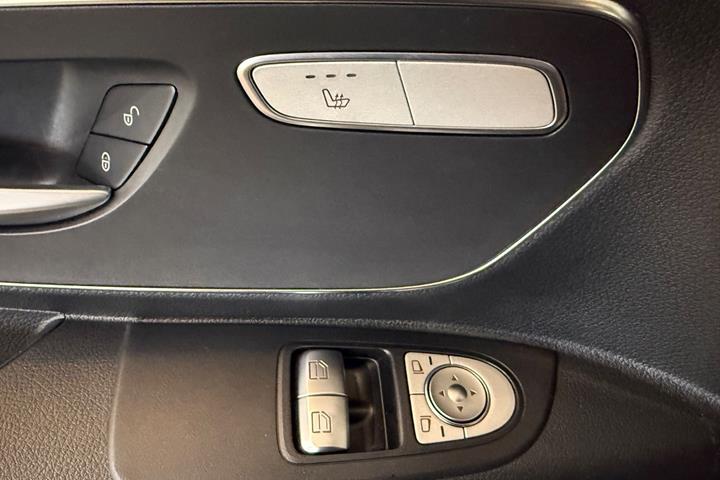 Sort Mercedes Vito 114 fra 2023