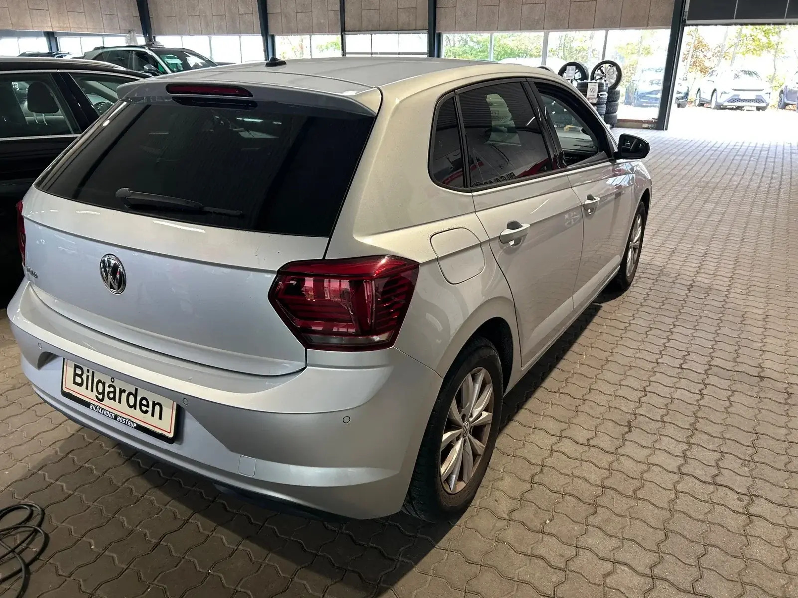 Grå VW Polo fra 2020